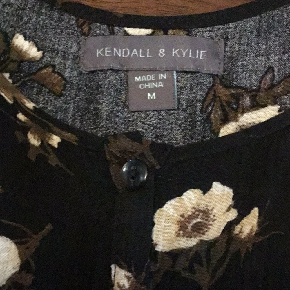 Cold shoulder top - Picture 3 of 3